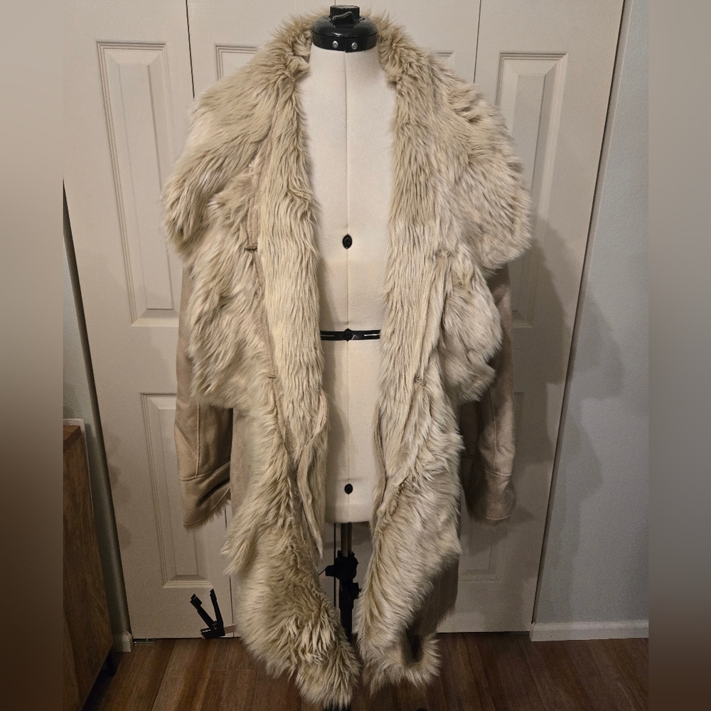 Donna Salyers Fabulous Furs Coat - Picture 2 of 7